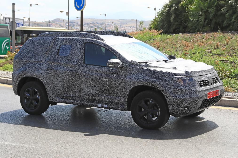 Dacia Duster’ın yeni modeli kamuflajla yakalandı