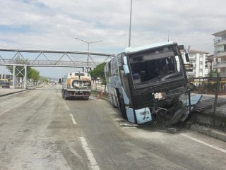 AK Partilileri taşıyan otobüs kaza yaptı: 32 yaralı
