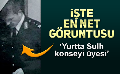 DARBE BİLDİRİSİ OKUMAYA HAZIRLANAN PAŞA