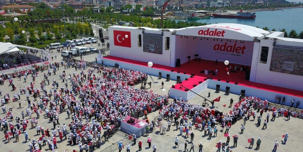 ADALET MİTİNGİNE KAÇ KİŞİ KATILDI? İSTANBUL VALİLİĞİNDEN AÇIKLAMA
