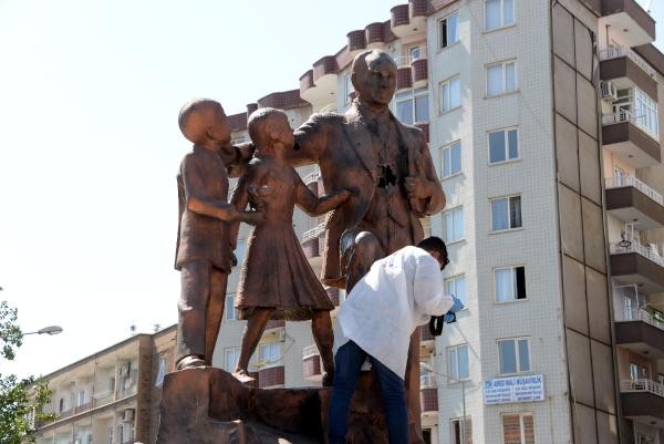 Atatürk anıtına yeni saldırı!