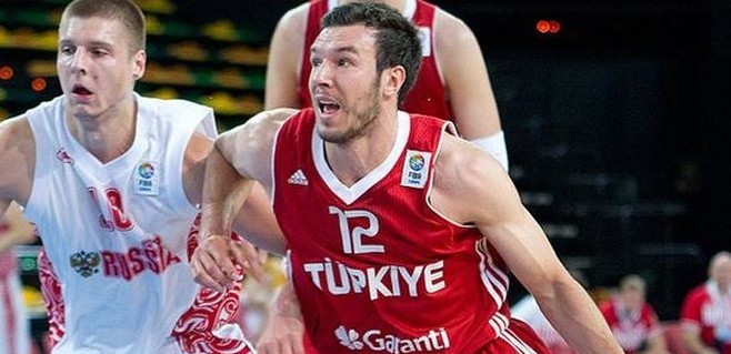 A Milli Erkek Basketbol Takımı'nda iki oyuncu kadrodan çıkartıldı