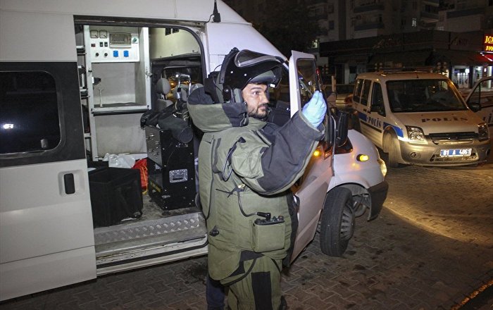 Adana’da bomba imha ekibine tepki: Patlatmayın, üzerine yatayım