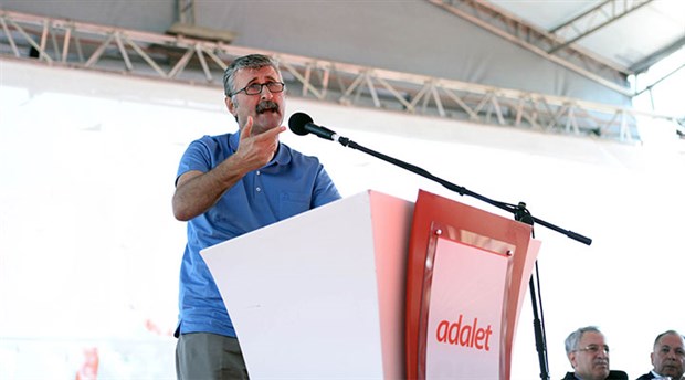 Alper Taş’ın Adalet Kurultayı’nda ayakta alkışlanan