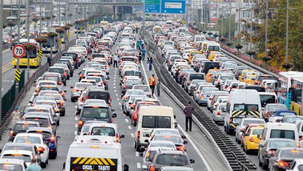 Artık kendi aracınızda sigara içemeyeceksiniz! Yasada önemli değişklik