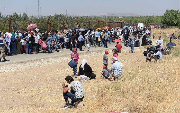 Bayramı ülkesinde geçirmek isteyen 30 bin Suriyeli sınırı geçti