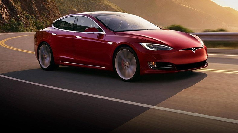 Bir Tesla Kullanıcısından Menzil Rekoru!