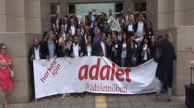 Çağlayan Adliyesi önünde avukatların 18’inci adalet nöbeti