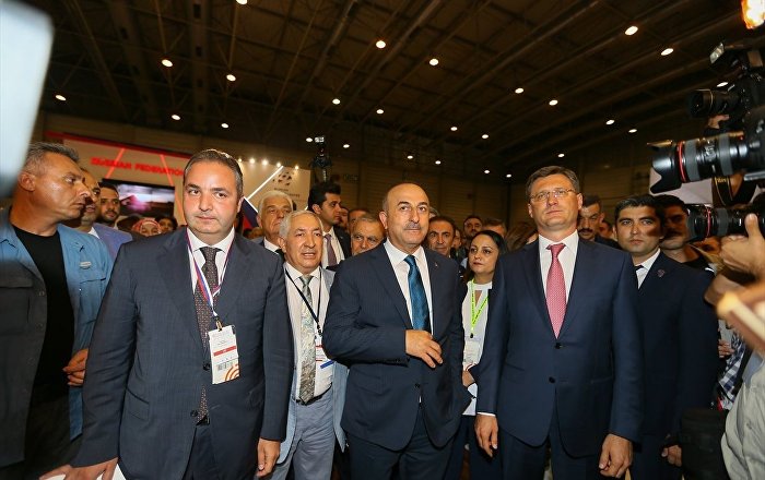 Çavuşoğlu ve Novak, İzmir Enternasyonal Fuarı’nda Rusya’nın standını açtı