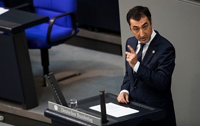 Cem Özdemir: Alman okullarında Türk öğretmenler ders vermemeli