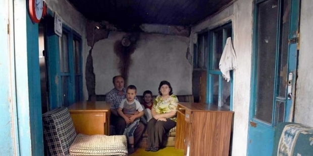 Çöken gecekondunun 20 metrekarelik odasında 6 kişi yaşıyor: Korku içindeyiz