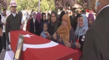 Diyarbakır şehidi son yolculuğuna uğurlanıyor
