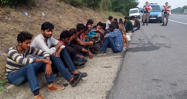 Düzce’de durdurulan otobüste 63 kaçak yakalandı!