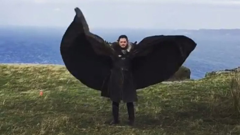 Emilia Clark'ın Instagram'daki Eğlenceli Jon Snow Paylaşmı