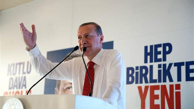 Erdoğan yoklama yaptı, bir partili iki kez ayağa kalkınca…