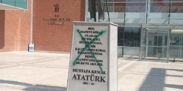 Eskişehir'de Atatürk heykeline saldıran kişi tutuklandı