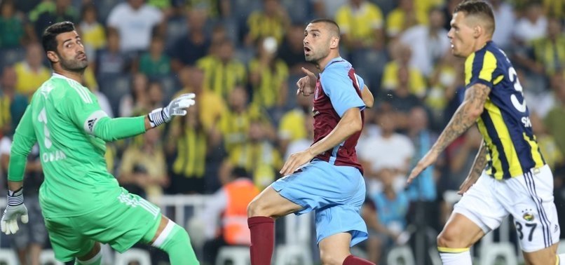 Fenerbahçeli taraftarlar Volkan Demirel'i ıslıkladı