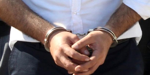 'FETÖ'den aranan eski binbaşı noterde yakalandı
