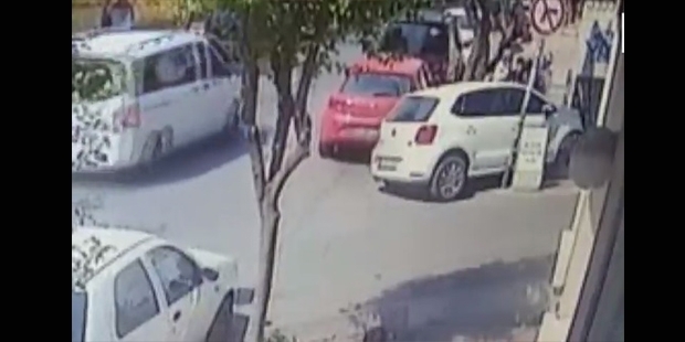 Fren yerine gaza bastı; 1 kişi ölümden döndü