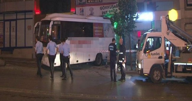 Freni boşalan otobüs iş yerine girdi