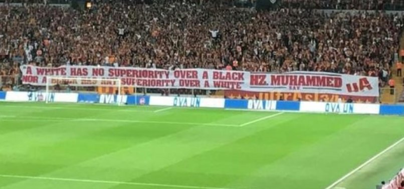 Galatasaray taraftarından Hadisli mesaj