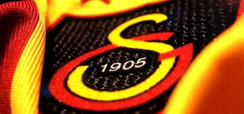 Galatasaray'ın yedinci uçağından Feghouli iniyor