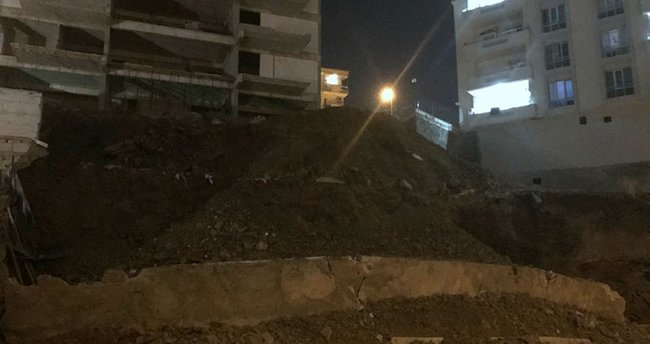Gaziantep’te bir binanın istinat duvarı çöktü!