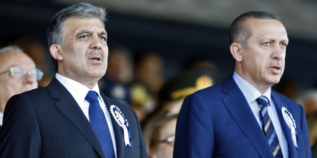 Gül'den AKP'ye eleştirel mesaj: Kuruluştaki değerleri 'yeniden' rehber edinip demokrasi kriterleriyle yoluna devam etmeli