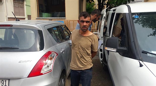 Hırsızlıktan aranan hurdacı at arabasıyla polis aracına çarptı