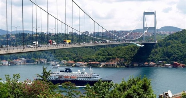 İstanbul Boğazı gemi geçişlerine kapatıldı