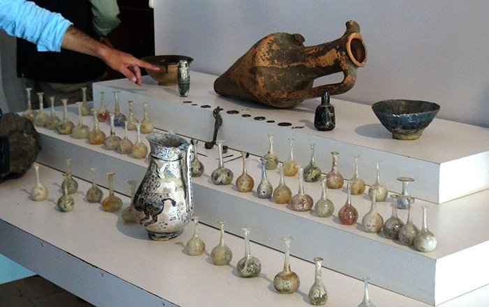 Kapalıçarşı’da tarihi eser operasyonu: Vitrinde satılan 78 parça ele geçirildi