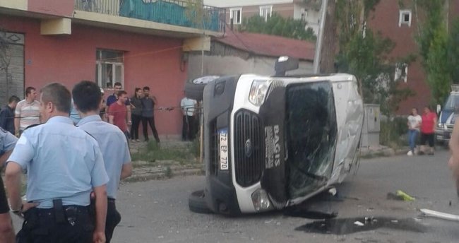 Kars’ta trafik kazası: 15 yaralı
