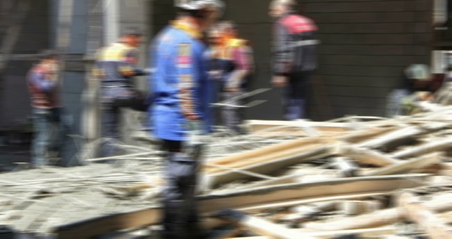 Kolejde tavan çöktü: 1 işçi göçük altında