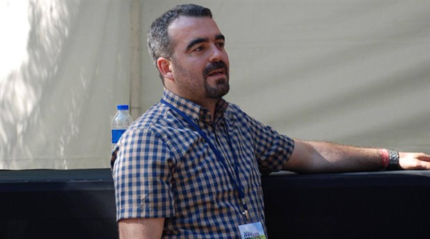 Mahir Kanaat’tan tek tip kıyafete sert tepki: Soyunarak