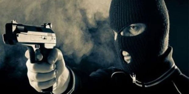 Maskeli saldırganlar 1 kişiyi yaralayıp, çocuğu kaçırdı