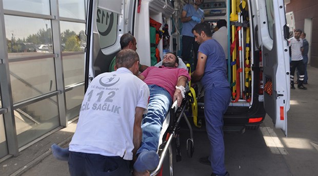 Minibüs ile otomobil çarpıştı: 7 yaralı