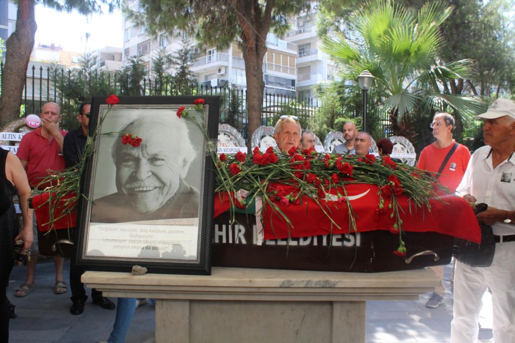 Muzaffer İzgü son yolculuğuna uğurlandı