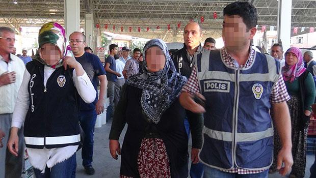 Pazarda sebze satarken gözaltına alındı