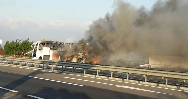 Sakarya’da yolcu otobüsü yangını!