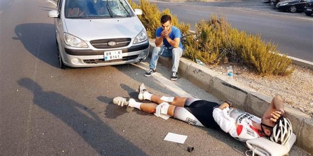 Şampiyon bisikletçiye otomobil çarptı