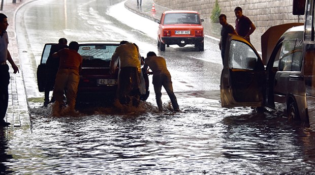 SEL YAĞMURLARI KONYA’YI VURUYOR