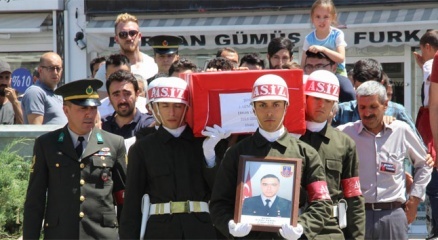 Sivas şehidini son yolculuğuna uğurluyor