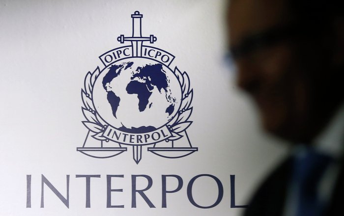 Türkiye’nin Interpol’den istediği gazeteci gözaltına alındı