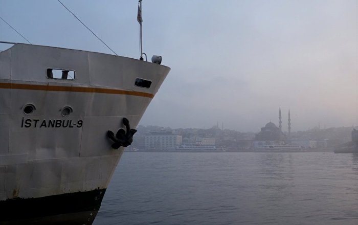 Vapurda simit satan çocuk darp edildi