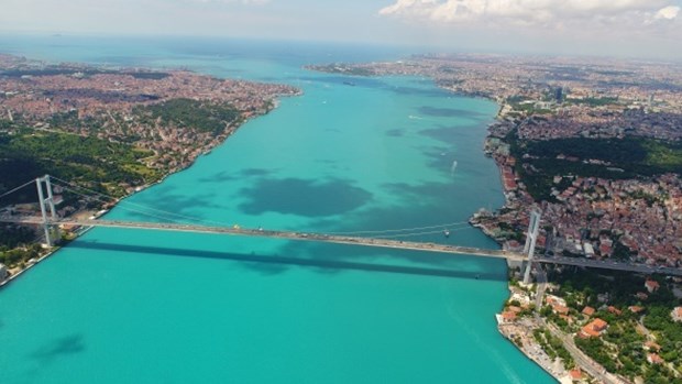 İSTANBUL BOĞAZI ÇİFT TARAFLI KAPATILDI