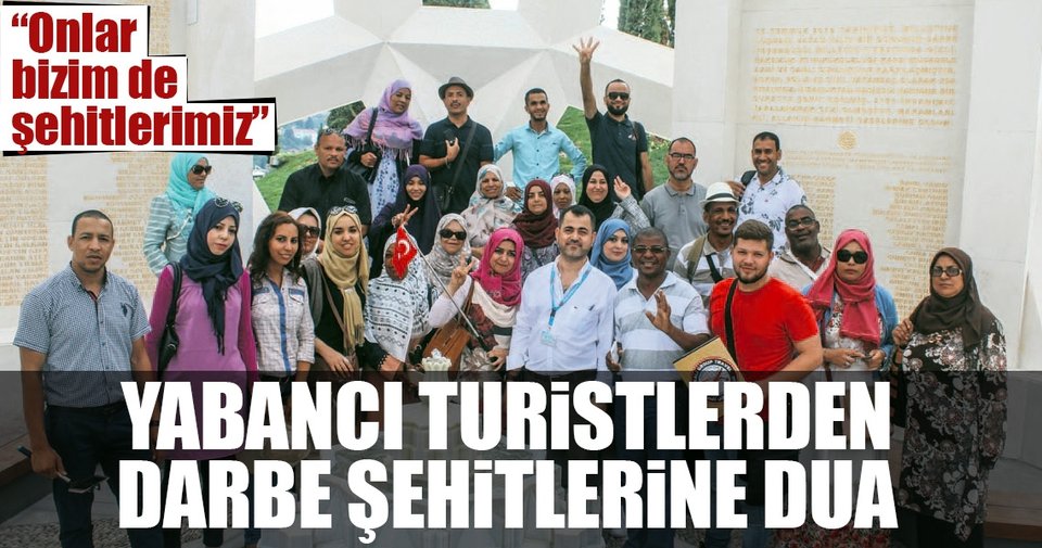 Yabancı turistlerden darbe şehitlerine dua