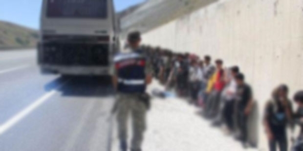 Yolcu otobüsünde 134 mülteci yakalandı