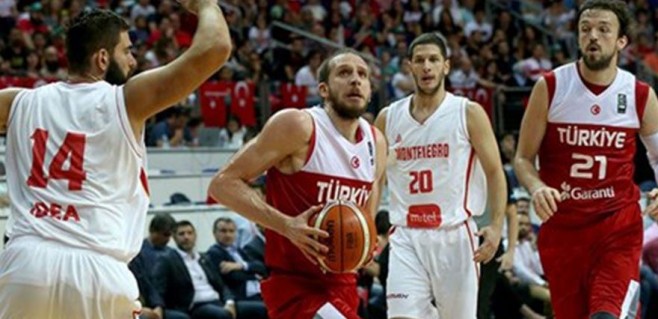12 Dev Adam sahne alıyor…
