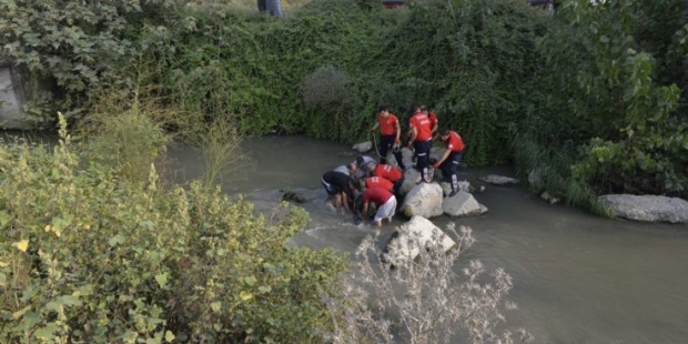 Adana'da motosikletçi 18 saat kurtarılmayı bekledi