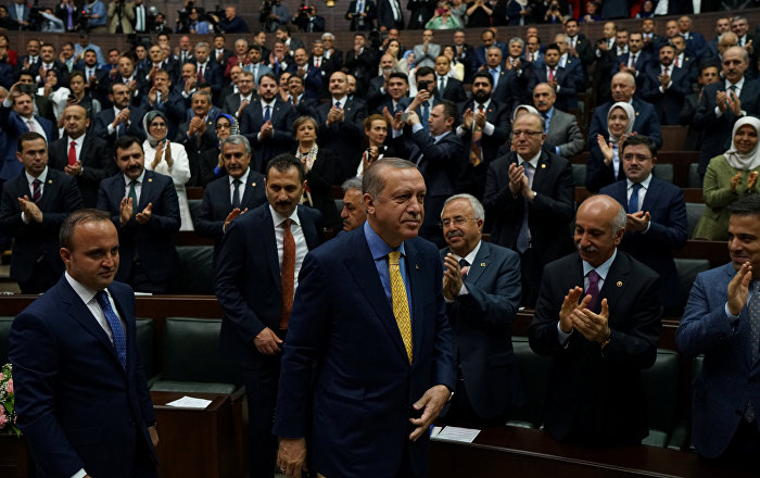 AK Partili Ünal: ‘Reisçi’ görünen birileri, maddi çıkarları önünde engel gördükleri herkesi süpürmeye çalışıyor
